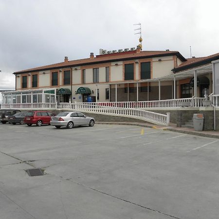 Hostal Las Fuentes Аревало Екстер'єр фото